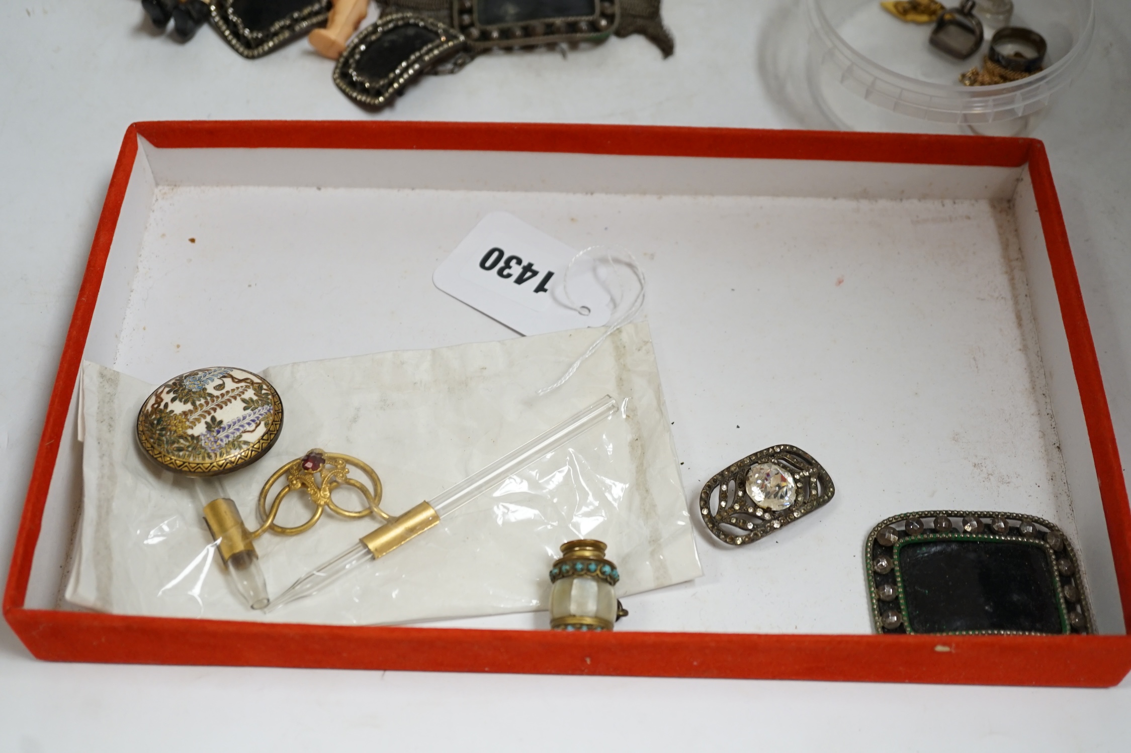 A quantity of mixed collectables and jewellery to include a Victorian gold buckle ring (hallmarks rubbed), a gilt metal 'I Love You' spinner charm, a 9ct gold curb link chain, cut steel buckles, etc. Condition - varies,